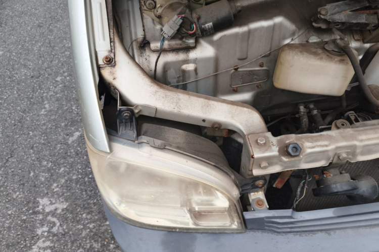Used Wuling Zhiguang 2013 1.0L Practical Version Engine Bay Right