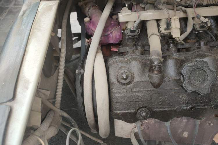 Used Wuling Zhiguang 2013 1.0L Practical Version Engine Bay Right