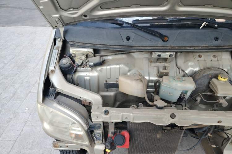 Used Wuling Zhiguang 2013 1.0L Practical Version Engine Bay Right