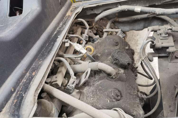 Used Wuling Zhiguang 2013 1.0L Practical Version Engine Bay Right