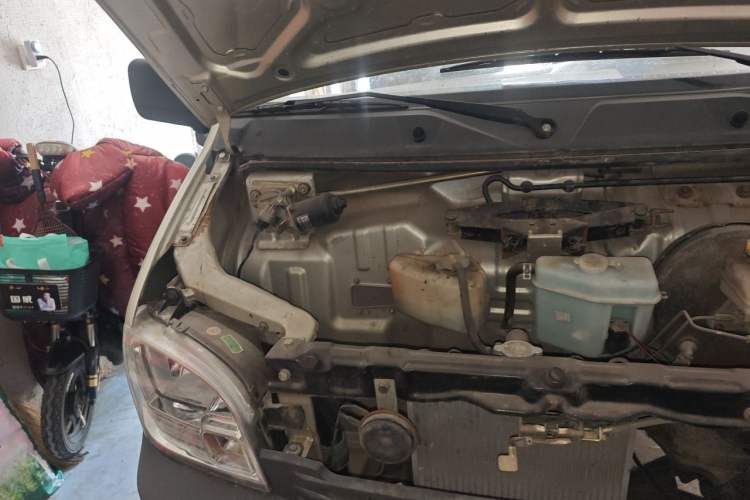 Used Wuling Zhiguang 2013 1.0L Practical Version Engine Bay Right