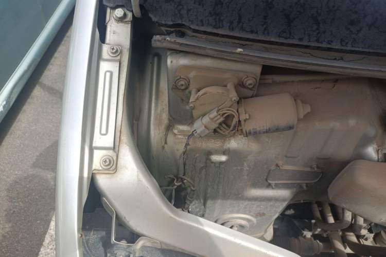 Used Wuling Zhiguang 2013 1.0L Practical Version Engine Bay Right
