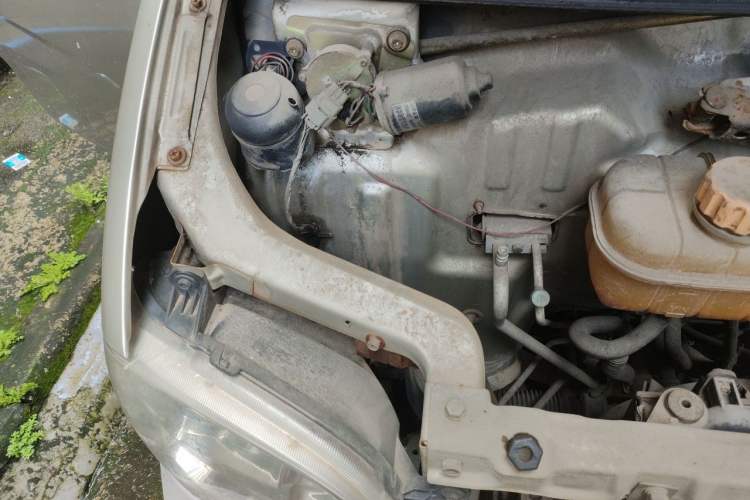Used Wuling Zhiguang 2013 1.0L Practical Version Engine Bay Right