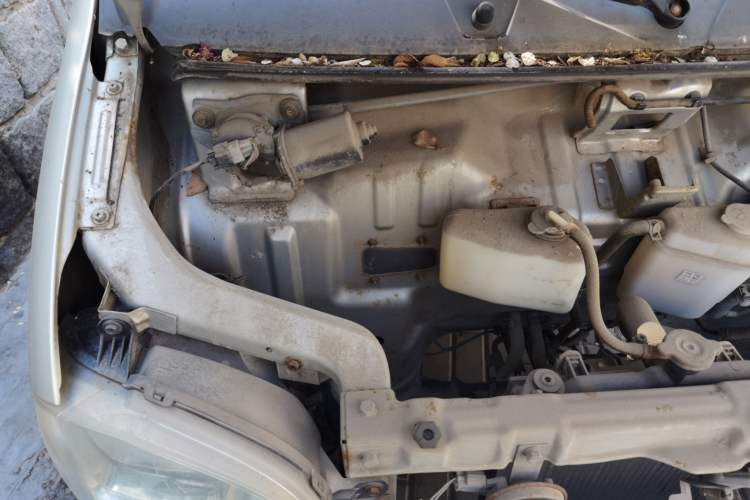 Used Wuling Zhiguang 2013 1.0L Base Version Engine Bay Right
