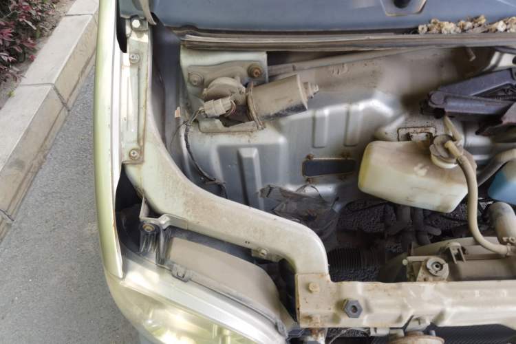Used Wuling Zhiguang 2013 1.0L Practical Version Engine Bay Right