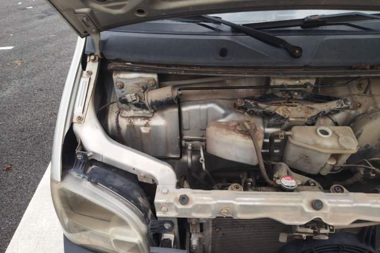 Used Wuling Zhiguang 2013 1.0L Practical Version Engine Bay Right
