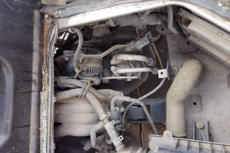 Used Wuling Zhiguang 2013 1.0L Practical Version Engine Bay Right