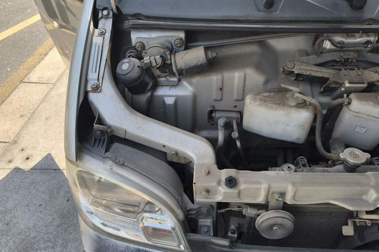 Used Wuling Zhiguang 2013 1.0L Practical Version Engine Bay Right