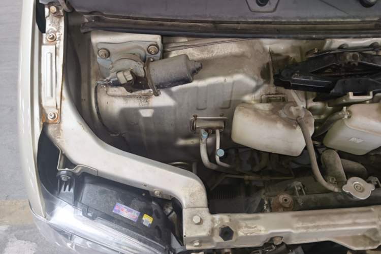 Used Wuling Zhiguang 2013 1.0L Practical Version Engine Bay Right