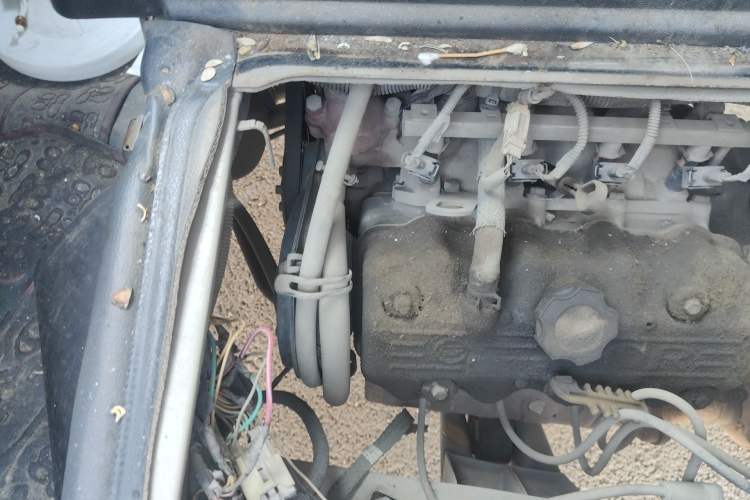 Used Wuling Zhiguang 2013 1.0L Practical Version Engine Bay Right