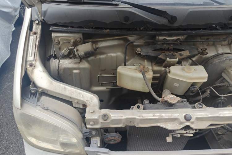 Used Wuling Zhiguang 2013 1.0L Practical Version Engine Bay Right
