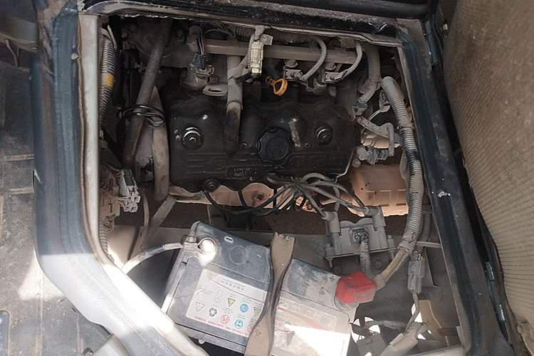 Used Wuling Zhiguang 2013 1.0L Base Version Engine Bay Right