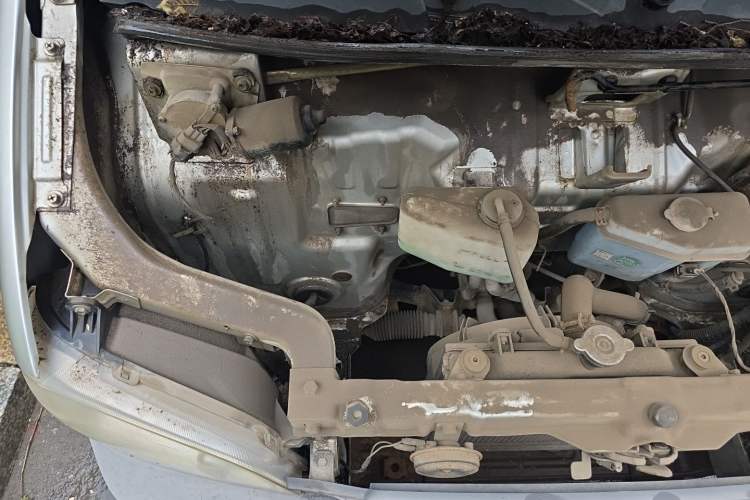 Used Wuling Zhiguang 2013 1.0L Practical Version Engine Bay Right