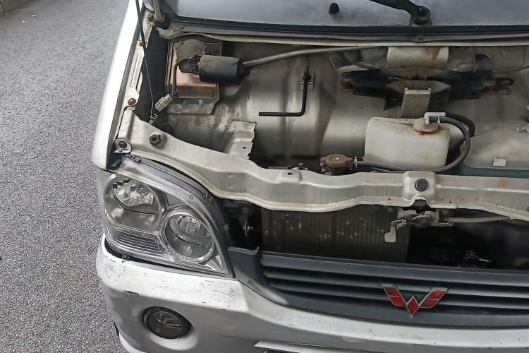 Used Wuling Zhiguang 2013 1.0L Practical Version Engine Bay Right