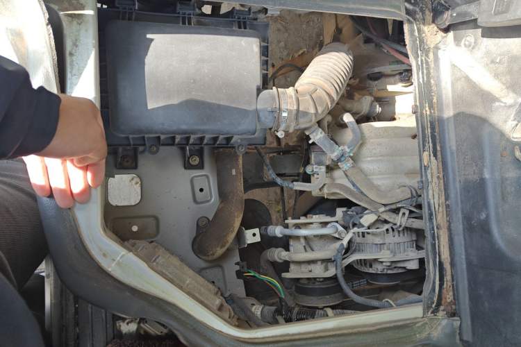 Used Wuling Zhiguang 2013 1.0L Practical Version Engine Bay Right