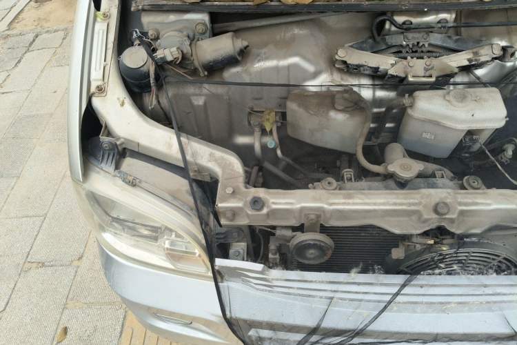 Used Wuling Zhiguang 2013 1.0L Practical Version Engine Bay Right