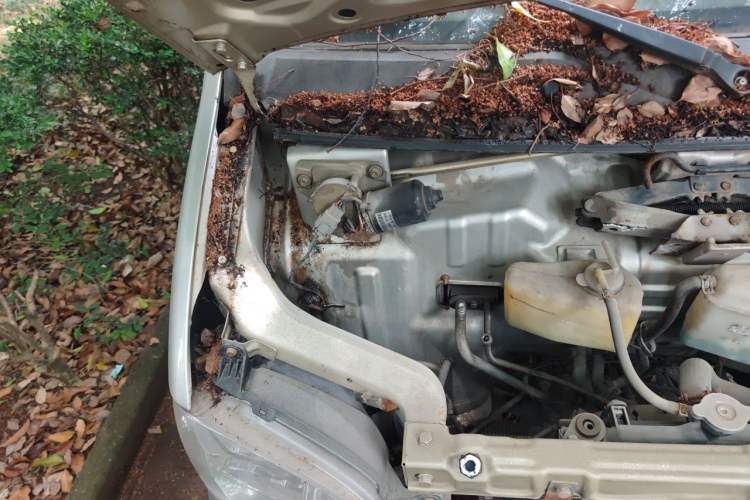 Used Wuling Zhiguang 2013 1.0L Practical Version Engine Bay Right