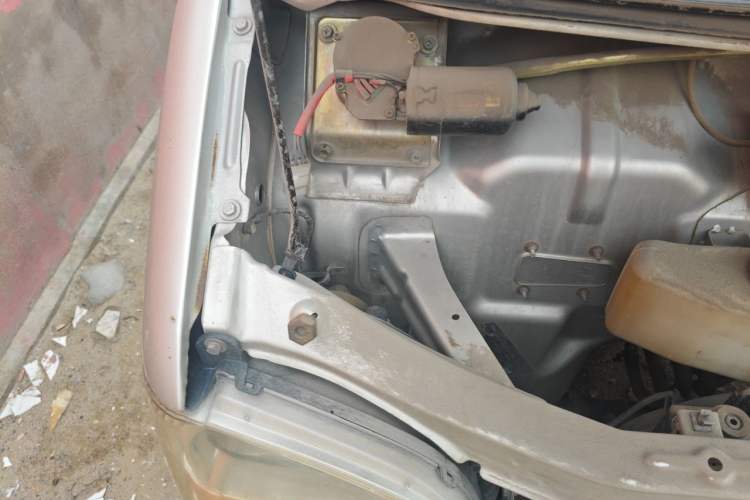 Used Wuling Zhiguang 2013 1.0L Practical Version Engine Bay Right