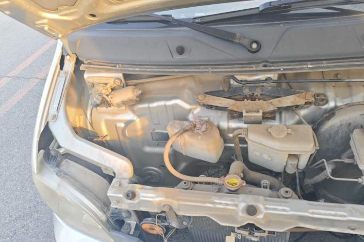 Used Wuling Zhiguang 2013 1.0L Practical Version Engine Bay Right