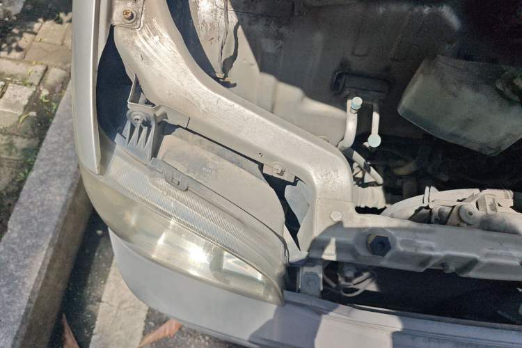 Used Wuling Zhiguang 2013 1.0L Base Version Engine Bay Right