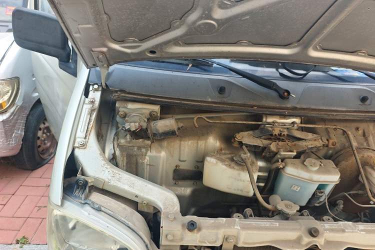 Used Wuling Zhiguang 2013 1.0L Practical Version Engine Bay Right
