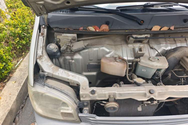 Used Wuling Zhiguang 2013 1.0L Practical Version Engine Bay Right