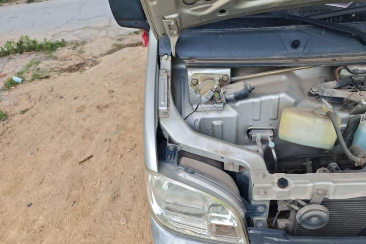 Used Wuling Zhiguang 2013 1.0L Base Version Engine Bay Right