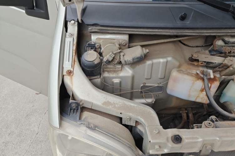 Used Wuling Zhiguang 2013 1.0L Practical Version Engine Bay Right