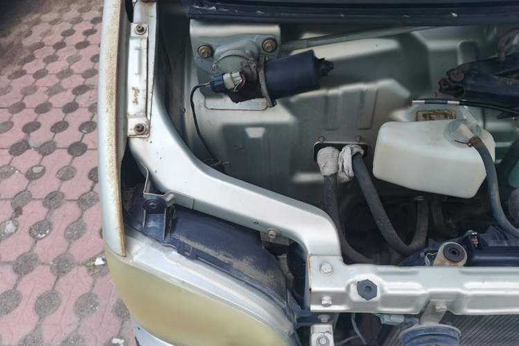 Used Wuling Zhiguang 2013 1.0L Practical Version Engine Bay Right