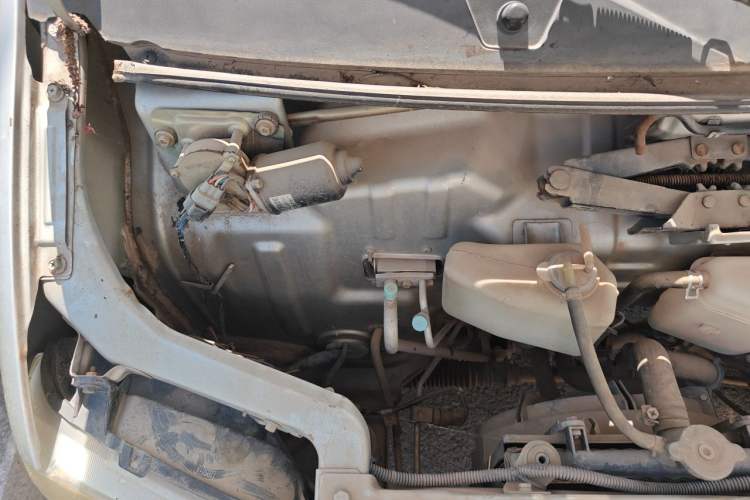 Used Wuling Zhiguang 2013 1.0L Practical Version Engine Bay Right