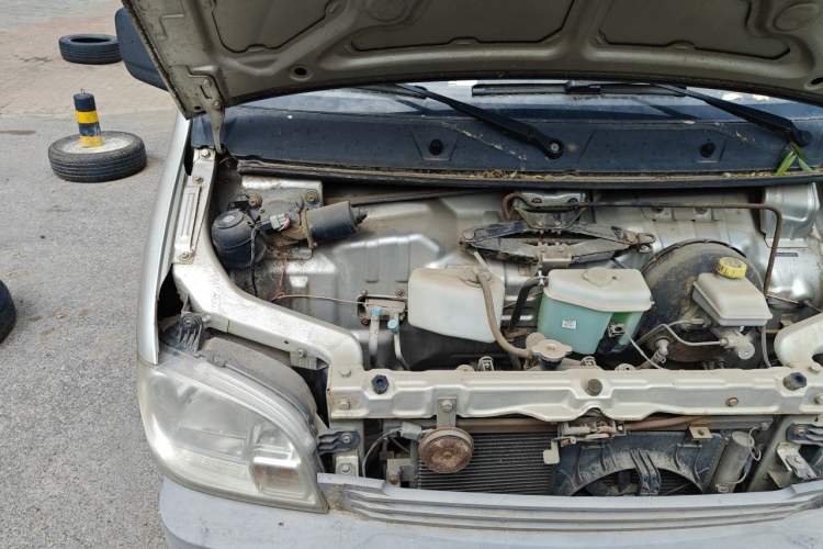 Used Wuling Zhiguang 2013 1.0L Practical Version Engine Bay Right