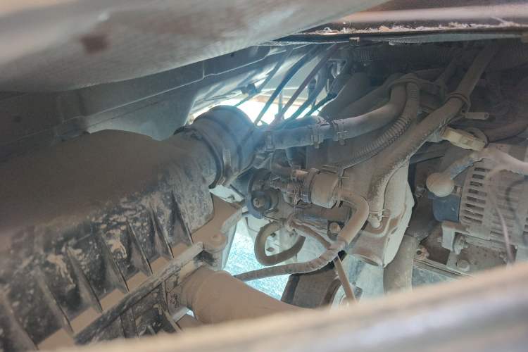 Used Wuling Zhiguang 2013 1.0L Practical Version Engine Bay Right
