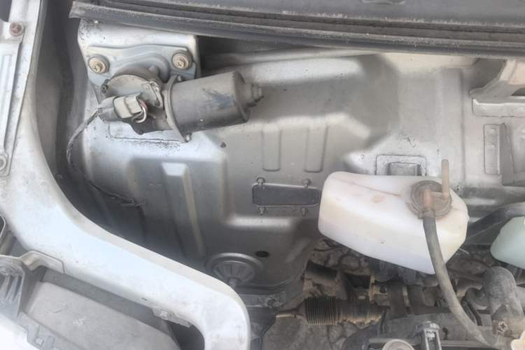 Used Wuling Zhiguang 2013 1.0L Practical Version Engine Bay Right