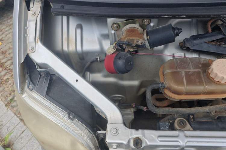 Used Wuling Zhiguang 2013 1.0L Practical Version Engine Bay Right
