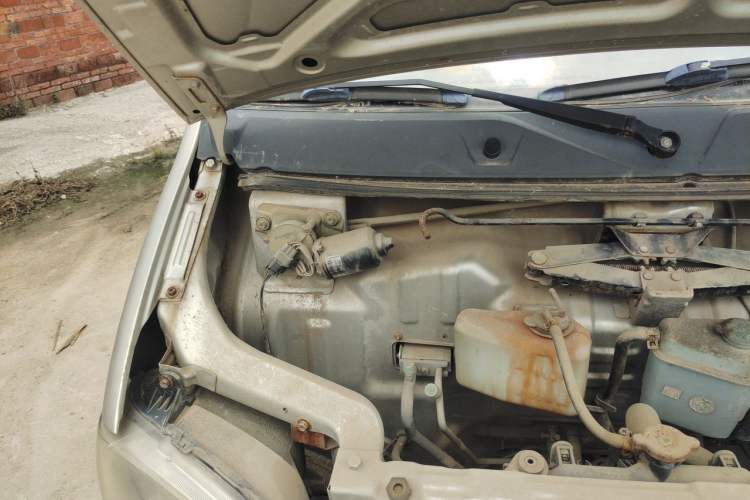 Used Wuling Zhiguang 2013 1.0L Practical Version Engine Bay Right