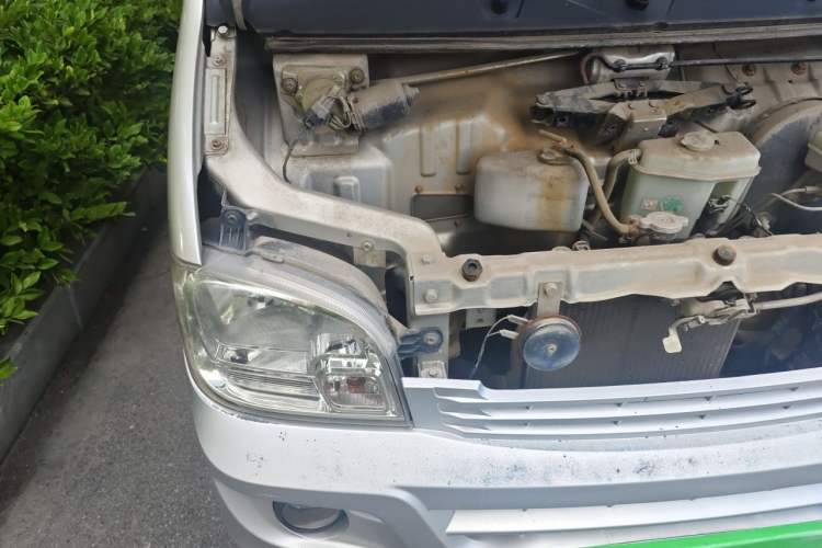 Used Wuling Zhiguang 2013 1.0L Base Version Engine Bay Right