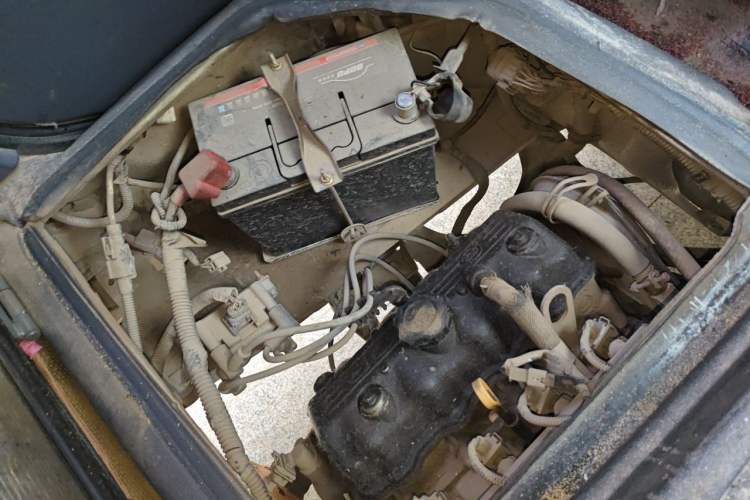 Used Wuling Zhiguang 2013 1.0L Practical Version Engine Bay Right