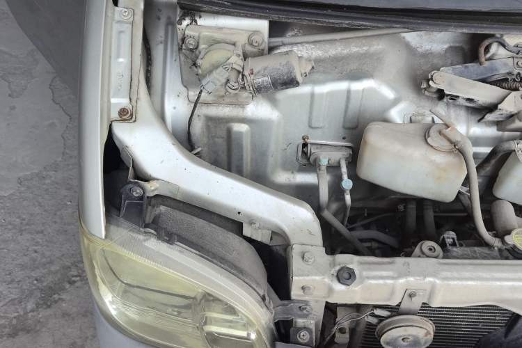Used Wuling Zhiguang 2013 1.0L Practical Version Engine Bay Right