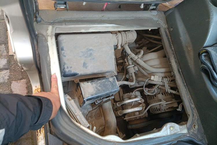 Used Wuling Zhiguang 2013 1.0L Practical Version Engine Bay Right