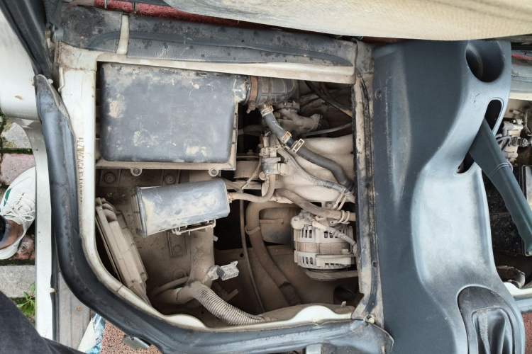 Used Wuling Zhiguang 2013 1.0L Practical Version Engine Bay Right