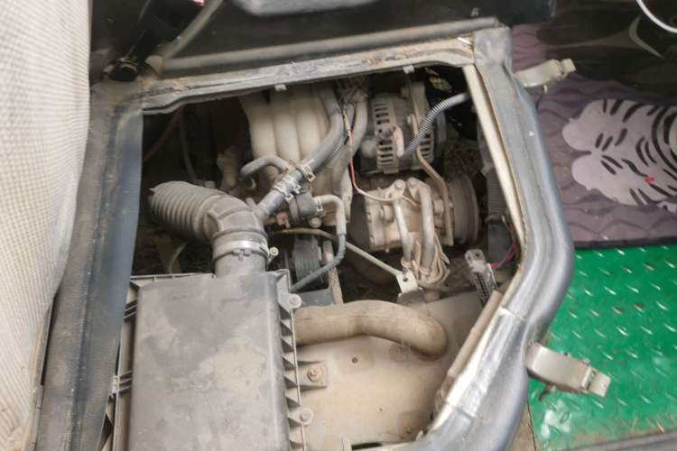 Used Wuling Zhiguang 2013 1.0L Practical Version Engine Bay Right