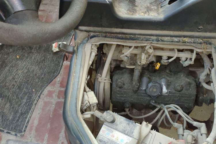 Used Wuling Zhiguang 2013 1.0L Base Version Engine Bay Right