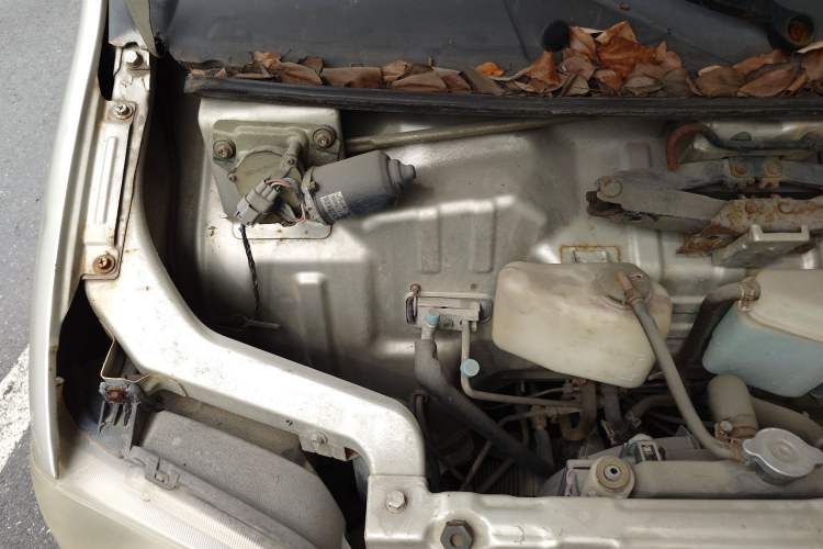 Used Wuling Zhiguang 2013 1.0L Practical Version Engine Bay Right