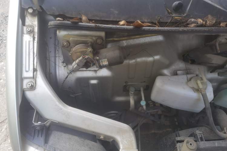 Used Wuling Zhiguang 2013 1.0L Base Version Engine Bay Right