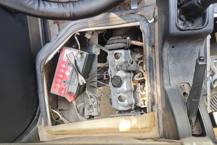 Used Wuling Zhiguang 2013 1.0L Practical Version Engine Bay Right
