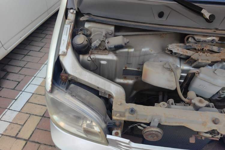 Used Wuling Zhiguang 2013 1.0L Base Version Engine Bay Right