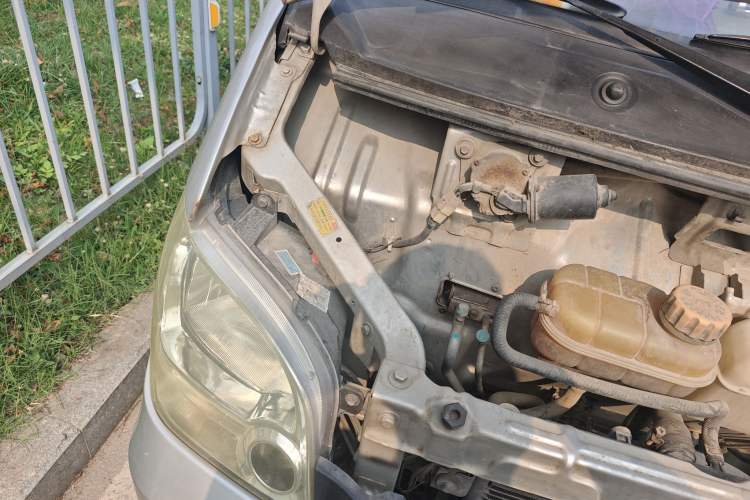 Used Wuling Zhiguang 2013 1.0L Practical Version Engine Bay Right