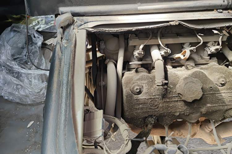 Used Wuling Zhiguang 2013 1.0L Practical Version Engine Bay Right