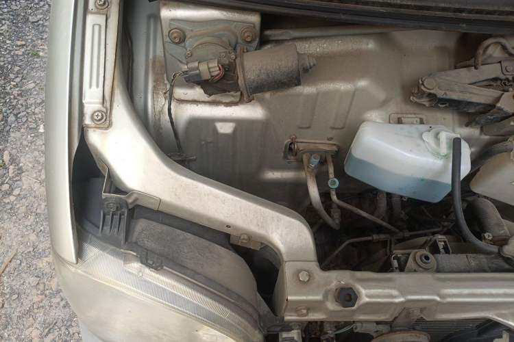 Used Wuling Zhiguang 2013 1.0L Practical Version Engine Bay Right