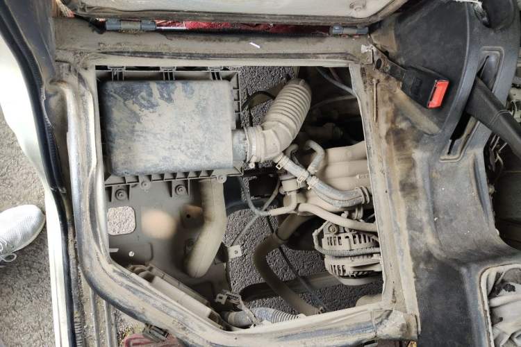 Used Wuling Zhiguang 2013 1.0L Practical Version Engine Bay Right